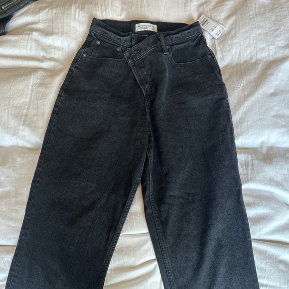 Abercrombie & fitch the 90s straight ultra high rise curve love. Size 27 short - Picture 1 of 3